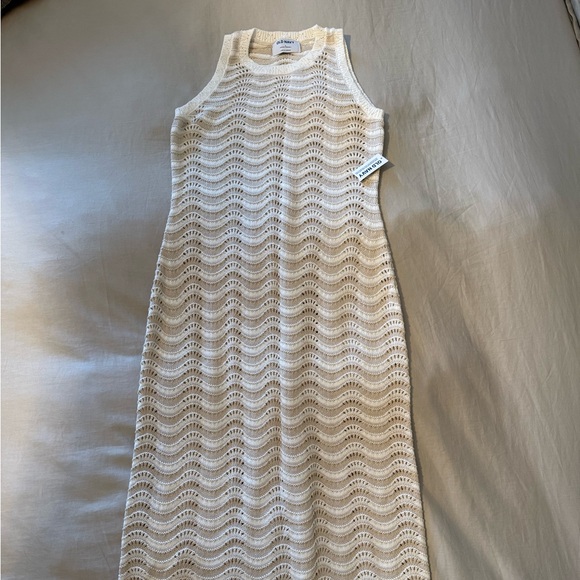 Old Navy Dresses & Skirts - Old Navy Beige Textured Maxi Dress